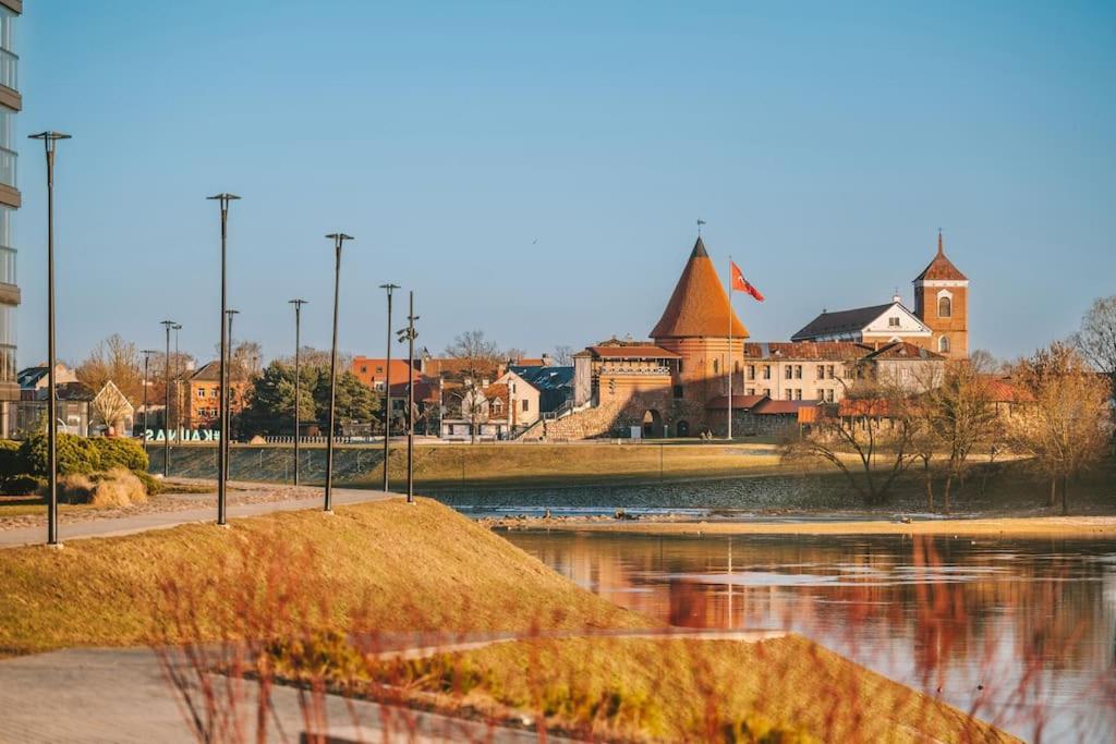 Bright Kaunas Apartment With Castle View Zewnętrze zdjęcie