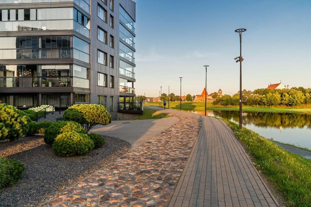 Bright Kaunas Apartment With Castle View Zewnętrze zdjęcie